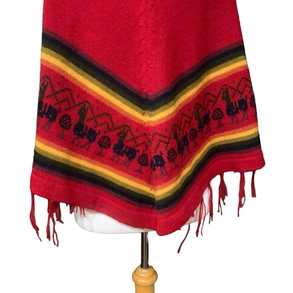 The little alpacas house red fringe poncho size medium - Picture 4 of 6